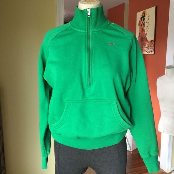 Women's Nike the athletic Dept size s - Picture 2 of 3